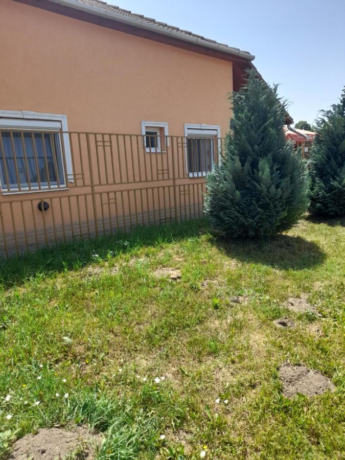 Thermal Apartman Tiszafuered 外观 照片